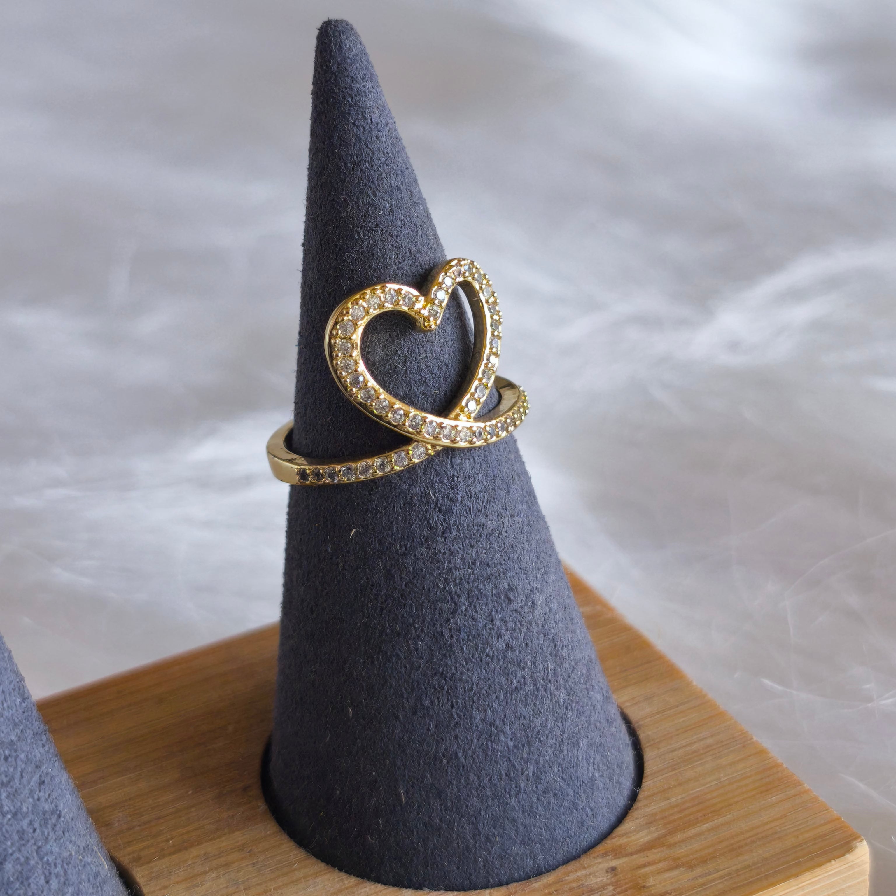 Anillo corazón enlazado