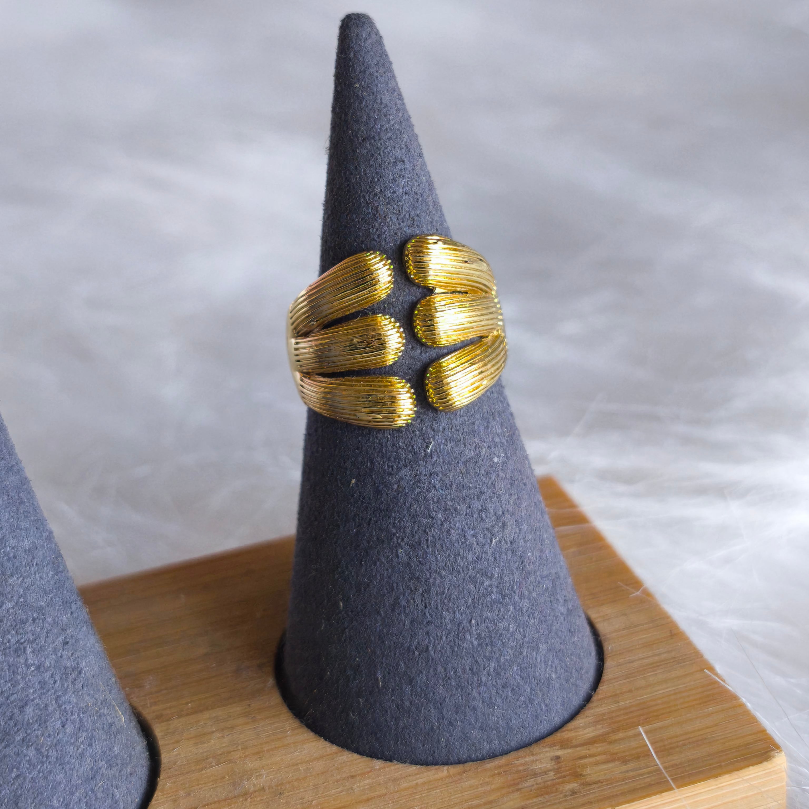 Anillo trigota